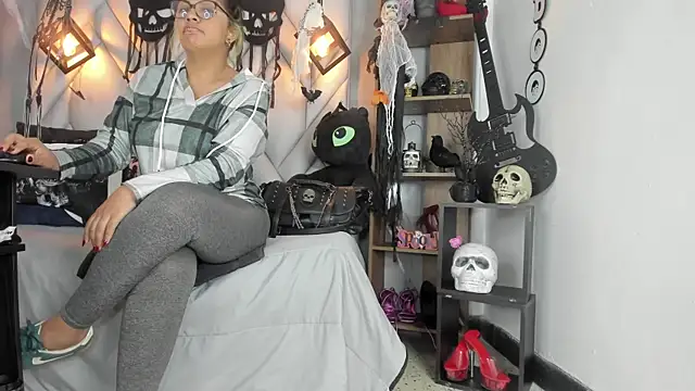 Snapshot of MirandaHaguen chatting on October 2025 09:48:02 PM MirandaHaguen online show from October 2025 09:48:02 PM