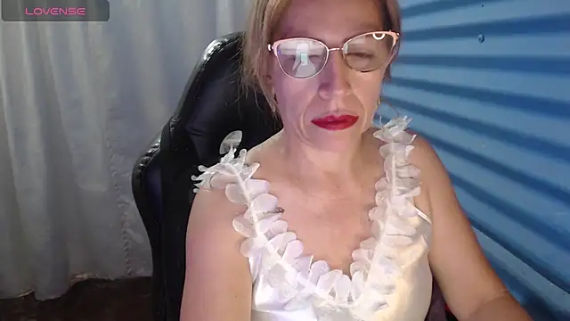 Chayla Ruiz online show from April 2026 11:21:02 AM