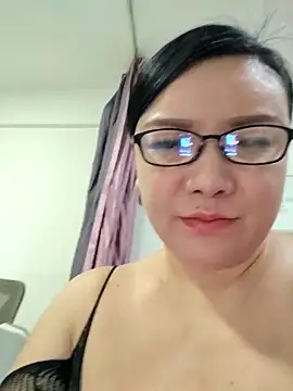 LILYsweetfcup online show from May 2026 12:02:01 PM
