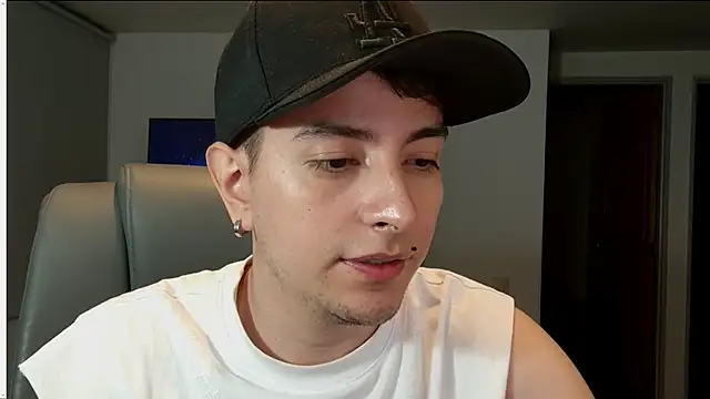 Jhoan saenz online show from October 2025 05:37:01 AM