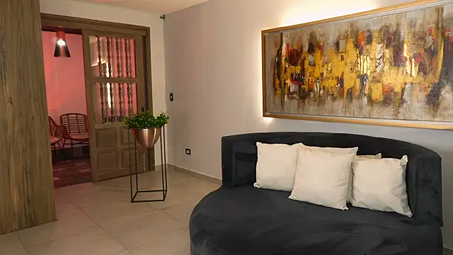 KateSunder online show from December 2025 07:37:01 AM