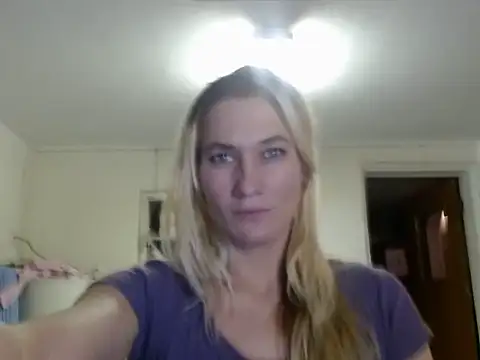 Snapshot of missymilf chatting on February 2025 11:41:01 PM missymilf online show from February 2025 11:41:01 PM