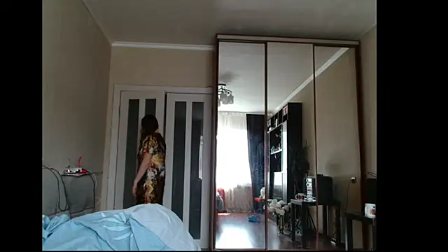 KiraGoldens online show from May 2026 09:05:01 AM