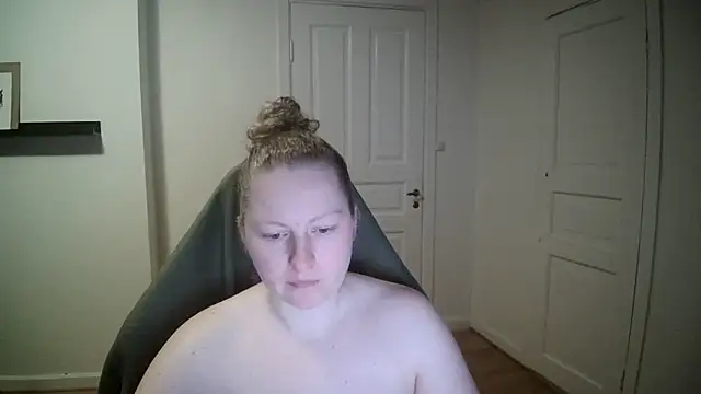 Snapshot of Girlnina-1995 chatting on January 2025 03:39:02 PM Girlnina-1995 online show from January 2025 03:39:02 PM