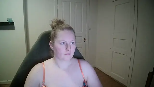 Snapshot of Girlnina-1995 chatting on January 2025 07:34:02 PM Girlnina-1995 online show from January 2025 07:34:02 PM