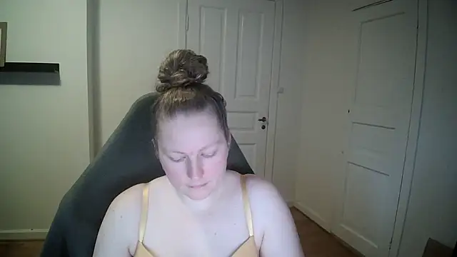 Snapshot of Girlnina-1995 chatting on January 2025 12:18:01 PM Girlnina-1995 online show from January 2025 12:18:01 PM