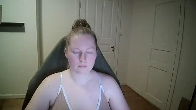 Snapshot of Girlnina-1995 chatting on February 2025 05:09:01 PM Girlnina-1995 online show from February 2025 05:09:01 PM