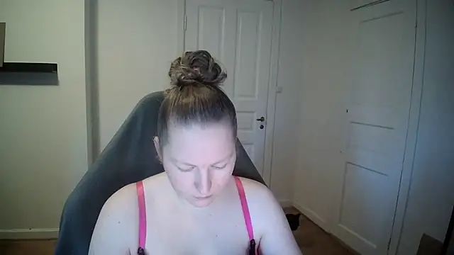 Snapshot of Girlnina-1995 chatting on February 2025 10:15:01 AM Girlnina-1995 online show from February 2025 10:15:01 AM