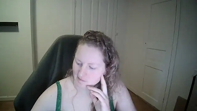 Snapshot of Girlnina-1995 chatting on February 2025 12:29:01 PM Girlnina-1995 online show from February 2025 12:29:01 PM