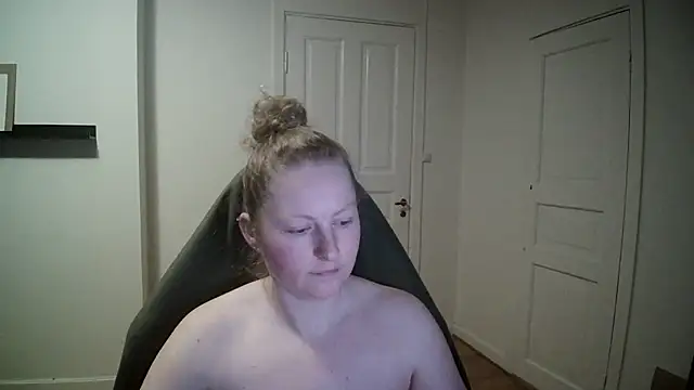 Snapshot of Girlnina-1995 chatting on February 2025 10:20:02 PM Girlnina-1995 online show from February 2025 10:20:02 PM