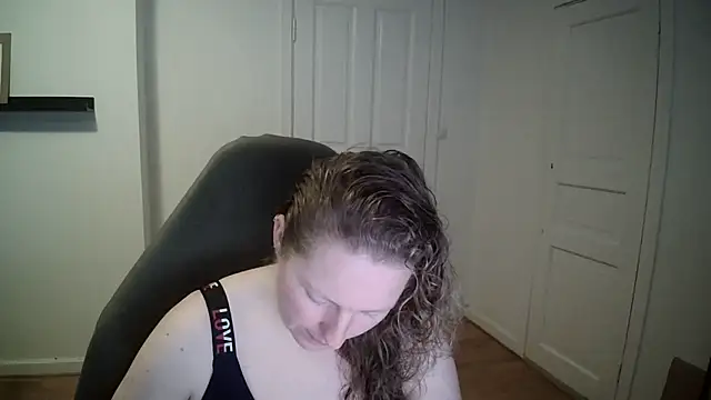 Snapshot of Girlnina-1995 chatting on March 2025 10:35:02 AM Girlnina-1995 online show from March 2025 10:35:02 AM