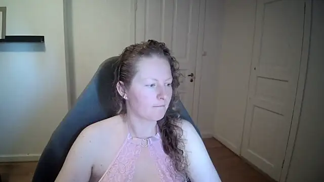 Snapshot of Girlnina-1995 chatting on March 2025 10:32:01 AM Girlnina-1995 online show from March 2025 10:32:01 AM