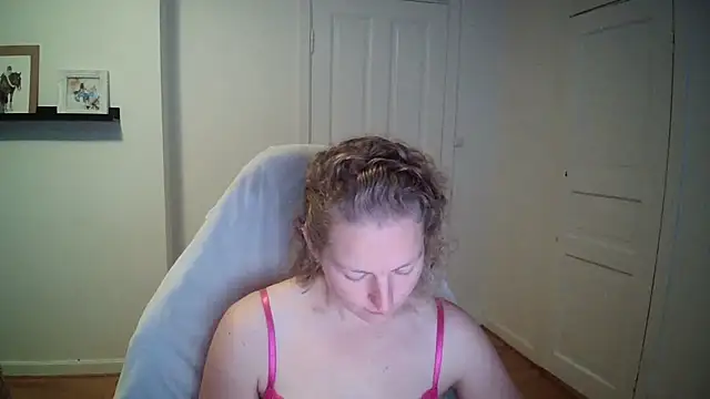 Snapshot of Girlnina-1995 chatting on September 2025 09:44:01 AM Girlnina-1995 online show from September 2025 09:44:01 AM