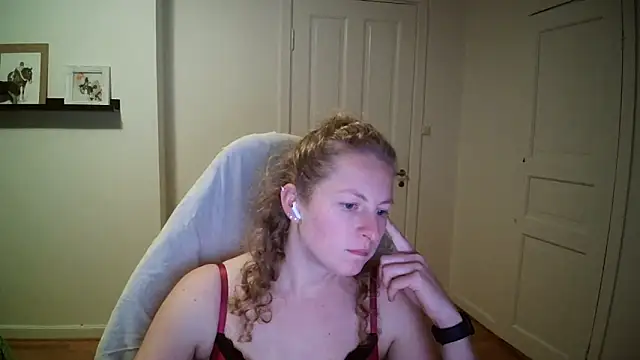 Snapshot of Girlnina-1995 chatting on October 2025 07:03:02 PM Girlnina-1995 online show from October 2025 07:03:02 PM