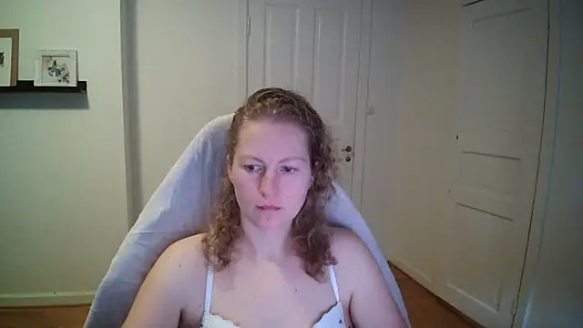 Snapshot of Girlnina-1995 chatting on November 2025 10:21:01 AM Girlnina-1995 online show from November 2025 10:21:01 AM