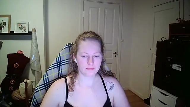 Girlnina-1995 online show from January 2026 08:36:01 PM