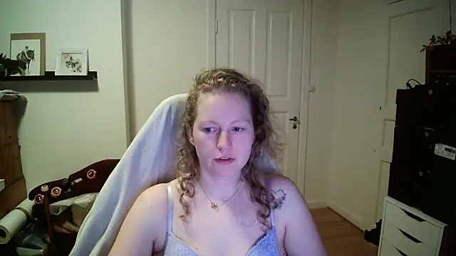 Girlnina-1995 online show from February 2026 10:07:01 PM