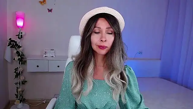 Snapshot of wendifoste chatting on September 2025 08:02:01 PM wendifoste online show from September 2025 08:02:01 PM