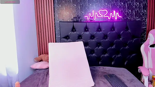 Tamara-evans online show from February 2025 07:27:02 PM