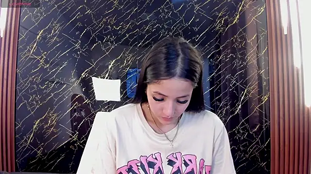 Tamara-evans online show from December 2025 06:15:01 PM