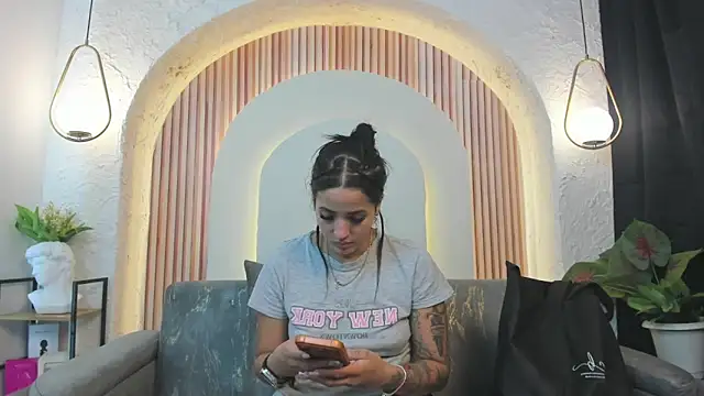 Tamara-evans online show from February 2026 07:21:01 PM