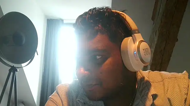 Snapshot of Bandusrilankasexymen chatting on February 2025 12:17:01 PM Bandusrilankasexymen online show from February 2025 12:17:01 PM