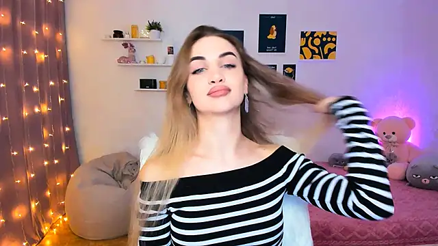 Snapshot of aPieceOfJoy chatting on December 2024 09:20:02 PM aPieceOfJoy online show from December 2024 09:20:02 PM