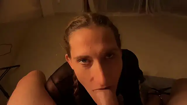 Snapshot of RhiCon chatting on February 2026 01:15:02 AM RhiCon online show from February 2026 01:15:02 AM