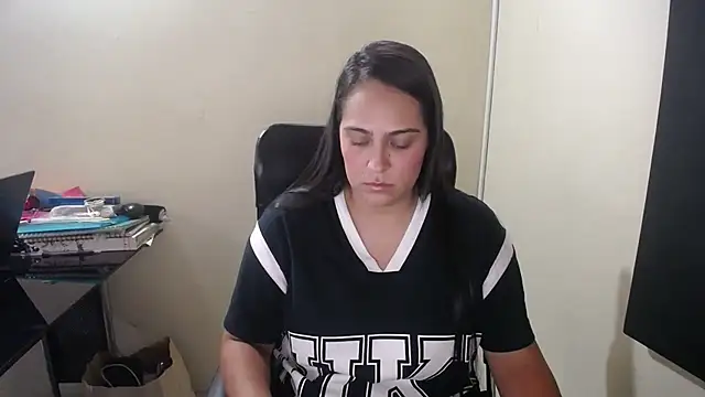 Snapshot of kendall_52 chatting on December 2024 05:59:01 PM kendall 52 online show from December 2024 05:59:01 PM