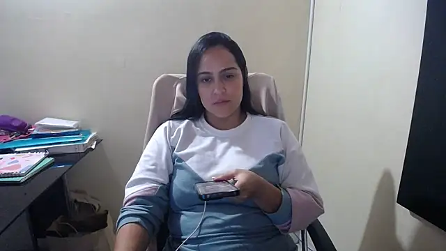 Snapshot of kendall_52 chatting on December 2024 01:07:02 PM kendall 52 online show from December 2024 01:07:02 PM