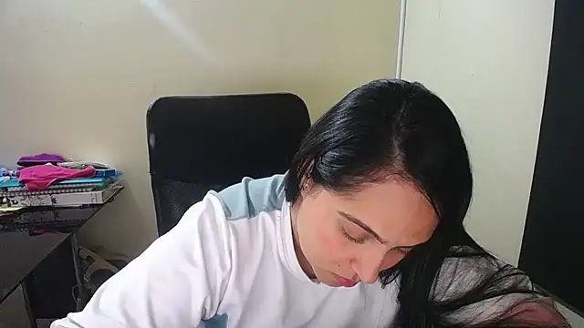 Snapshot of kendall_52 chatting on December 2024 01:56:02 PM kendall 52 online show from December 2024 01:56:02 PM