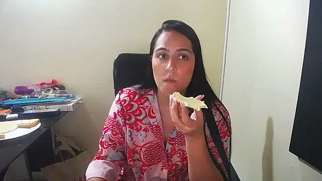 Snapshot of kendall_52 chatting on January 2025 01:52:02 PM kendall 52 online show from January 2025 01:52:02 PM