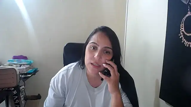 Snapshot of kendall_52 chatting on February 2025 07:15:02 PM kendall 52 online show from February 2025 07:15:02 PM