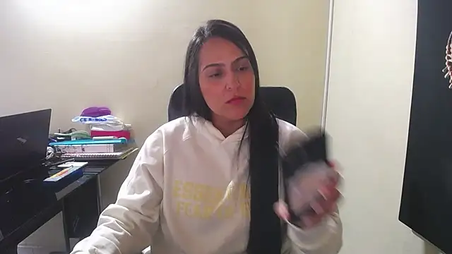 Snapshot of kendall_52 chatting on October 2025 12:27:01 PM kendall 52 online show from October 2025 12:27:01 PM