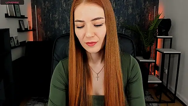 Snapshot of Adelyna_Bird chatting on January 2025 07:36:02 AM Adelyna Bird online show from January 2025 07:36:02 AM