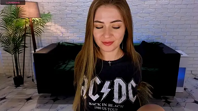 Snapshot of Adelyna_Bird chatting on March 2025 11:58:01 AM Adelyna Bird online show from March 2025 11:58:01 AM