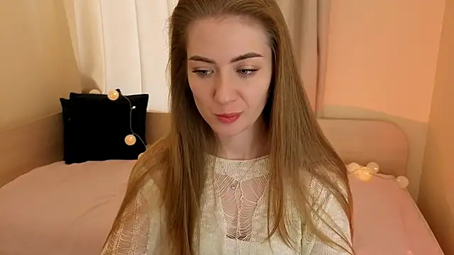 Snapshot of Adelyna_Bird chatting on December 2025 07:39:01 AM Adelyna Bird online show from December 2025 07:39:01 AM