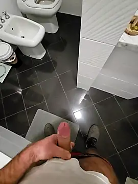 Snapshot of Dolceporco19 chatting on January 2025 05:11:01 PM Dolceporco19 online show from January 2025 05:11:01 PM