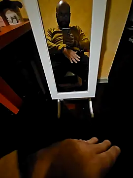 Snapshot of Dolceporco19 chatting on December 2025 05:07:01 PM Dolceporco19 online show from December 2025 05:07:01 PM