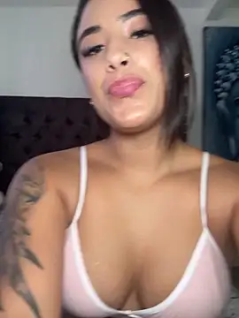 Snapshot of Nattasha_Brown chatting on November 2025 04:22:01 PM Nattasha Brown online show from November 2025 04:22:01 PM