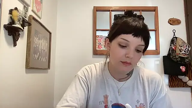 Snapshot of SweetMaisie chatting on October 2025 09:26:01 PM SweetMaisie online show from October 2025 09:26:01 PM