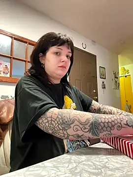 Snapshot of SweetMaisie chatting on December 2025 06:46:02 PM SweetMaisie online show from December 2025 06:46:02 PM