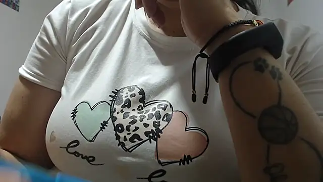 Snapshot of andreaisis2 chatting on November 2025 10:11:02 PM andreaisis2 online show from November 2025 10:11:02 PM