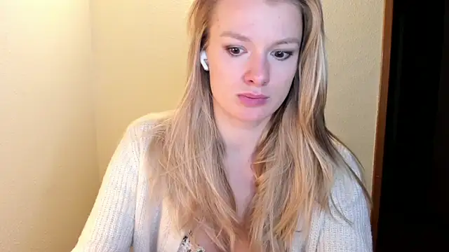 Snapshot of Annloveyou chatting on December 2024 09:18:02 PM Annloveyou online show from December 2024 09:18:02 PM