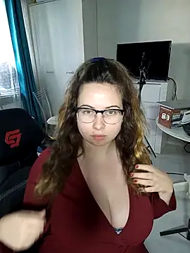 DienkaGreen online show from November 2025 12:15:01 PM