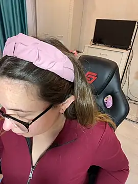 DienkaGreen online show from November 2025 07:54:01 AM