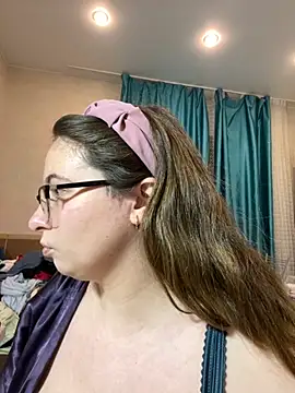 DienkaGreen online show from December 2025 02:22:02 PM