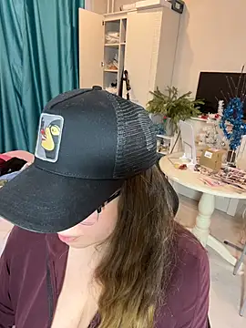 DienkaGreen online show from January 2026 07:56:01 AM