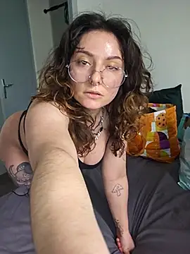 Snapshot of Moxxxie chatting on September 2025 02:29:02 PM Moxxxie online show from September 2025 02:29:02 PM