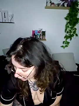 Snapshot of Moxxxie chatting on October 2025 05:52:01 AM Moxxxie online show from October 2025 05:52:01 AM